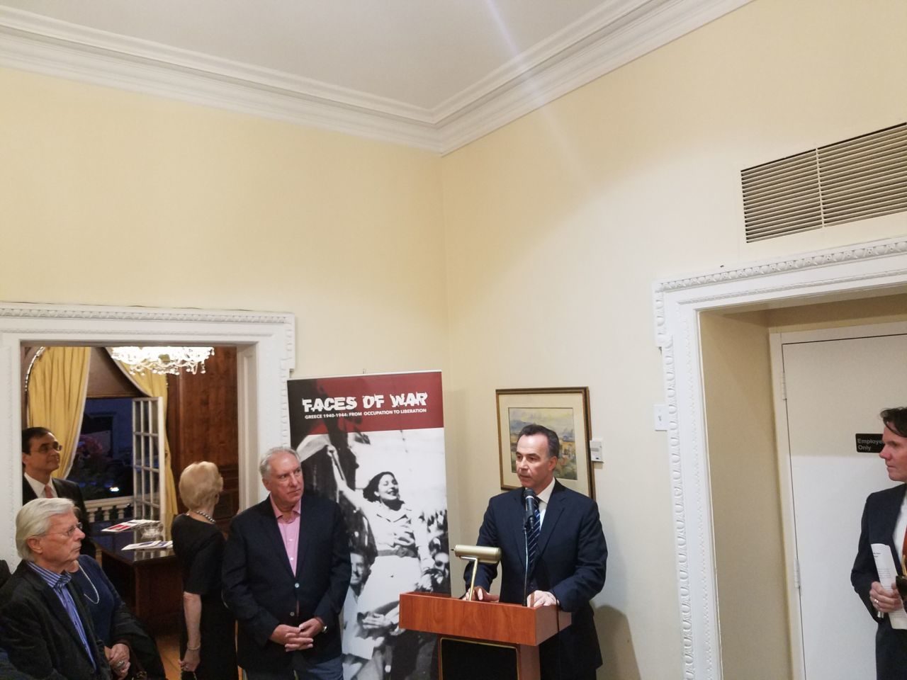 ΕΓΚΑΙΝΙΑ ΕΚΘΕΣΗΣ ΦΩΤΟΓΡΑΦΙΑΣ «ΠΡΟΣΩΠΑ ΤΟΥ ΠΟΛΕΜΟΥ – ΕΛΛΑΔΑ 1940-1944: ΑΠΟ ΤΗΝ ΚΑΤΟΧΗ ΣΤΗΝ ΑΠΕΛΕΥΘΕΡΩΣΗ»