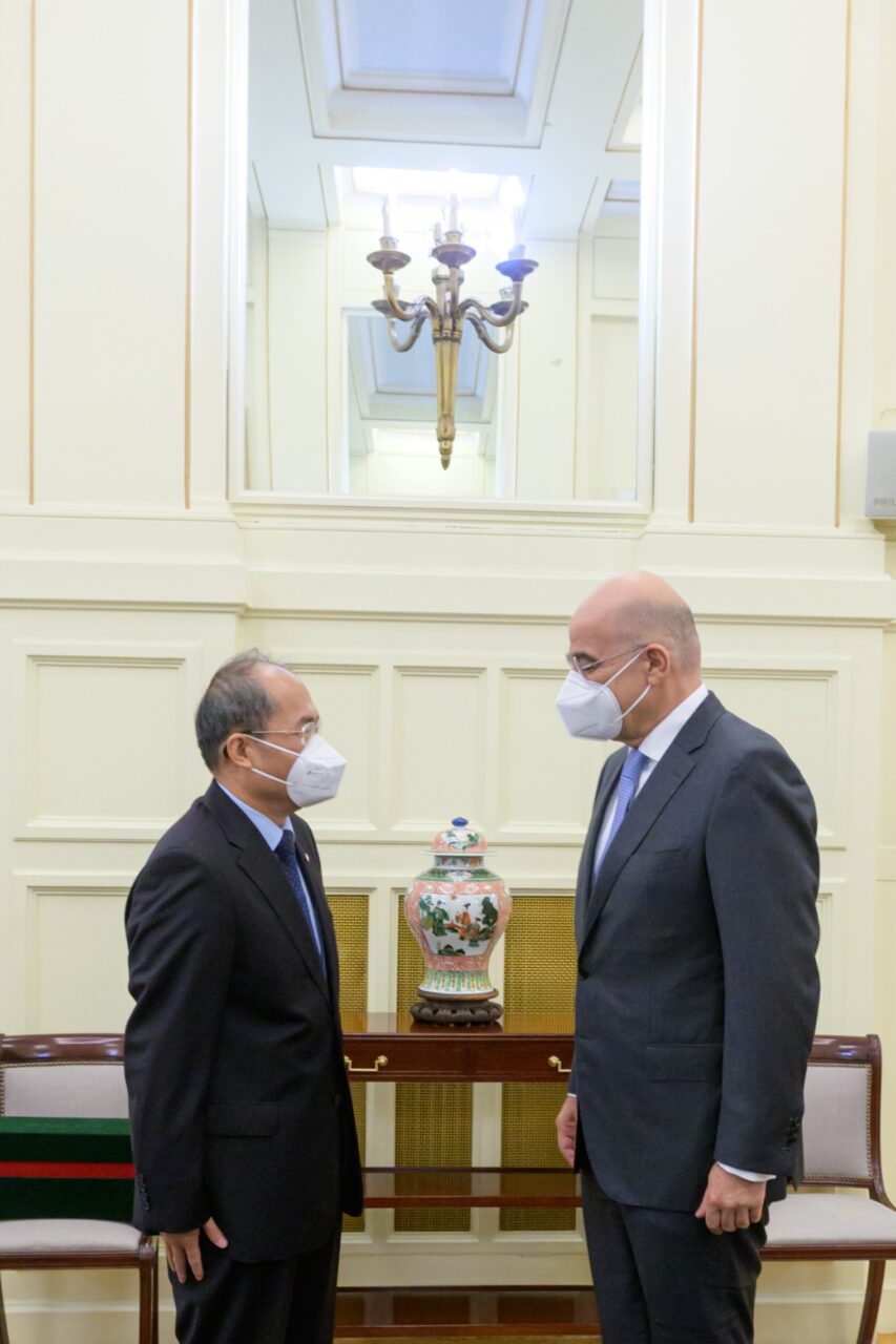 FM Dendias meets with China’s Ambassador Junzheng