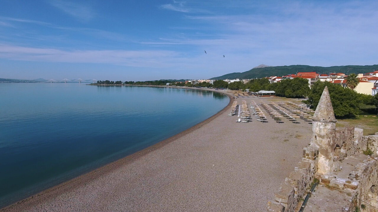 Η Ναύπακτος αναπτύσσεται έχοντας στρέψει το βλέμμα της στη θάλασσα