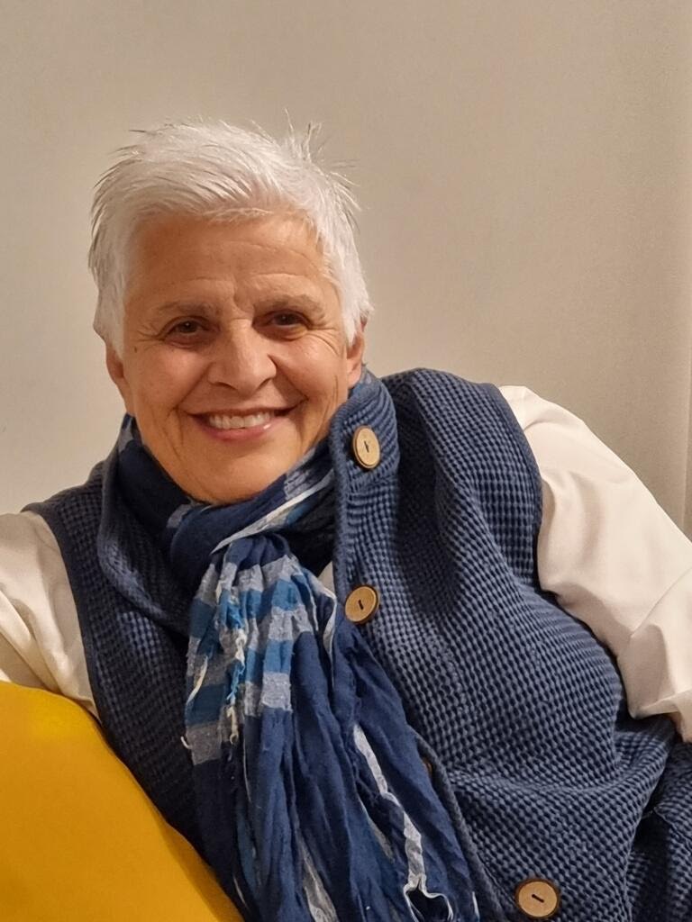 Θεσσαλονίκη: Τα «χαμένα» παιδιά αναζητούν την ελληνική ταυτότητα που τους στέρησαν – Ένα βιβλίο που δίνει «φωνή» σε όσους υιοθετήθηκαν από την Ελλάδα στην Αμερική τις δεκαετίες του ’50 και του ’60