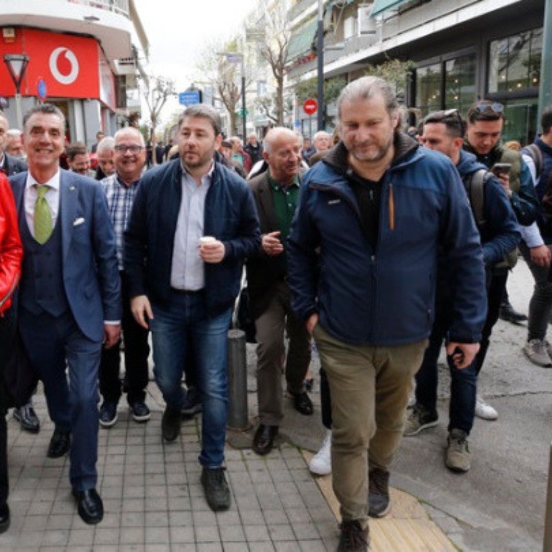PASOK leader Androulakis tours Ilion: Gov’t failed in providing decent jobs, housing