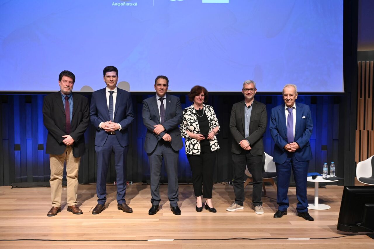 ΕΚΚΕ: H οικογένεια παραμένει καθολική αξία στην Ελλάδα