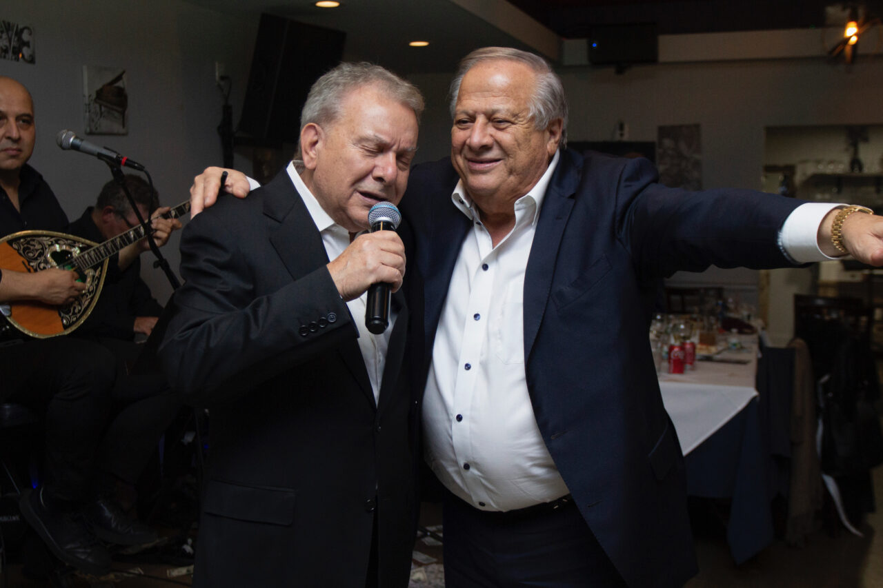 Αθηναϊκές νύχτες μιας άλλης εποχής αναβίωσε στην Αστόρια ο Μανώλης Μητσιάς