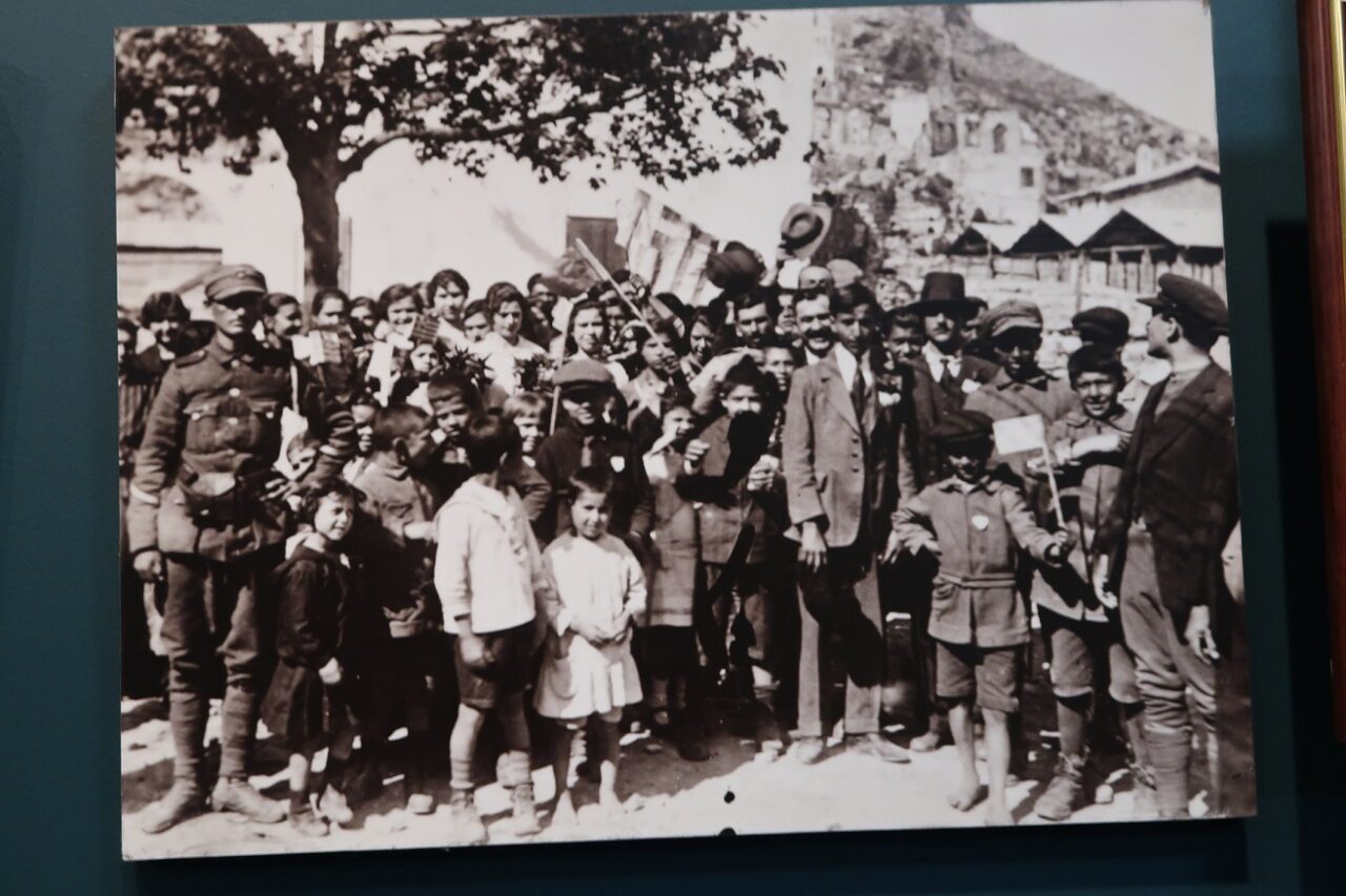 Asia Minor Exhibit Opens at NYC Greek Consulate During Christmas Season