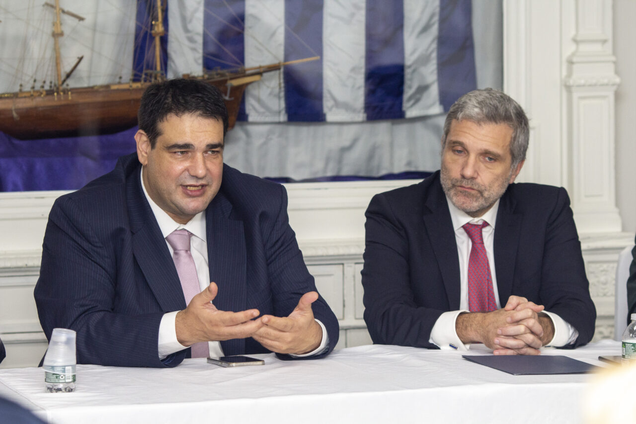 Ο αναπληρωτής Υπουργός Εσωτερικών Θεόδωρος Λιβάνιος στο Χιακό Σπίτι στην Αστόρια