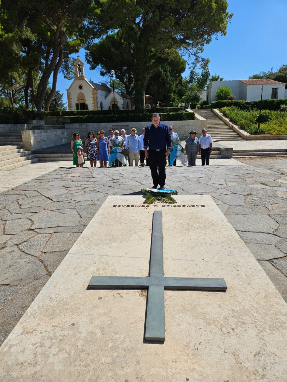 Από τους τάφους των Βενιζέλων και του Νίκου Καζαντζάκη ξεκίνησε η περιοδεία στην Κρήτη για το νέο ΔΣ του Παγκοσμίου Συμβουλίου Κρητών