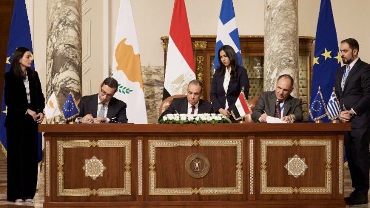 Agreements signed following trilateral summit in Cairo