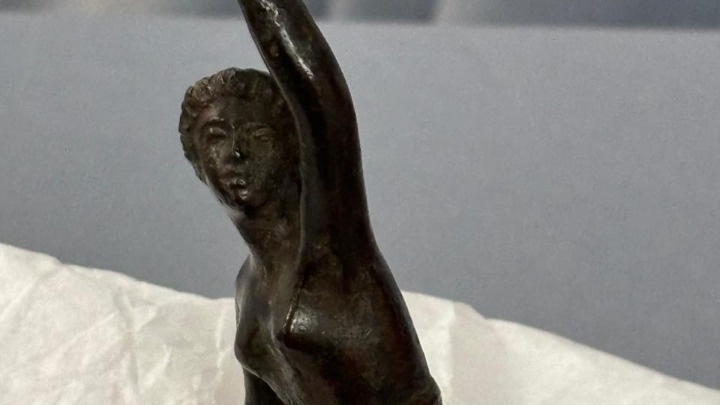 Mendoni receives 11 Greek antiquities recovered by the Manhattan District Attorney’s Office