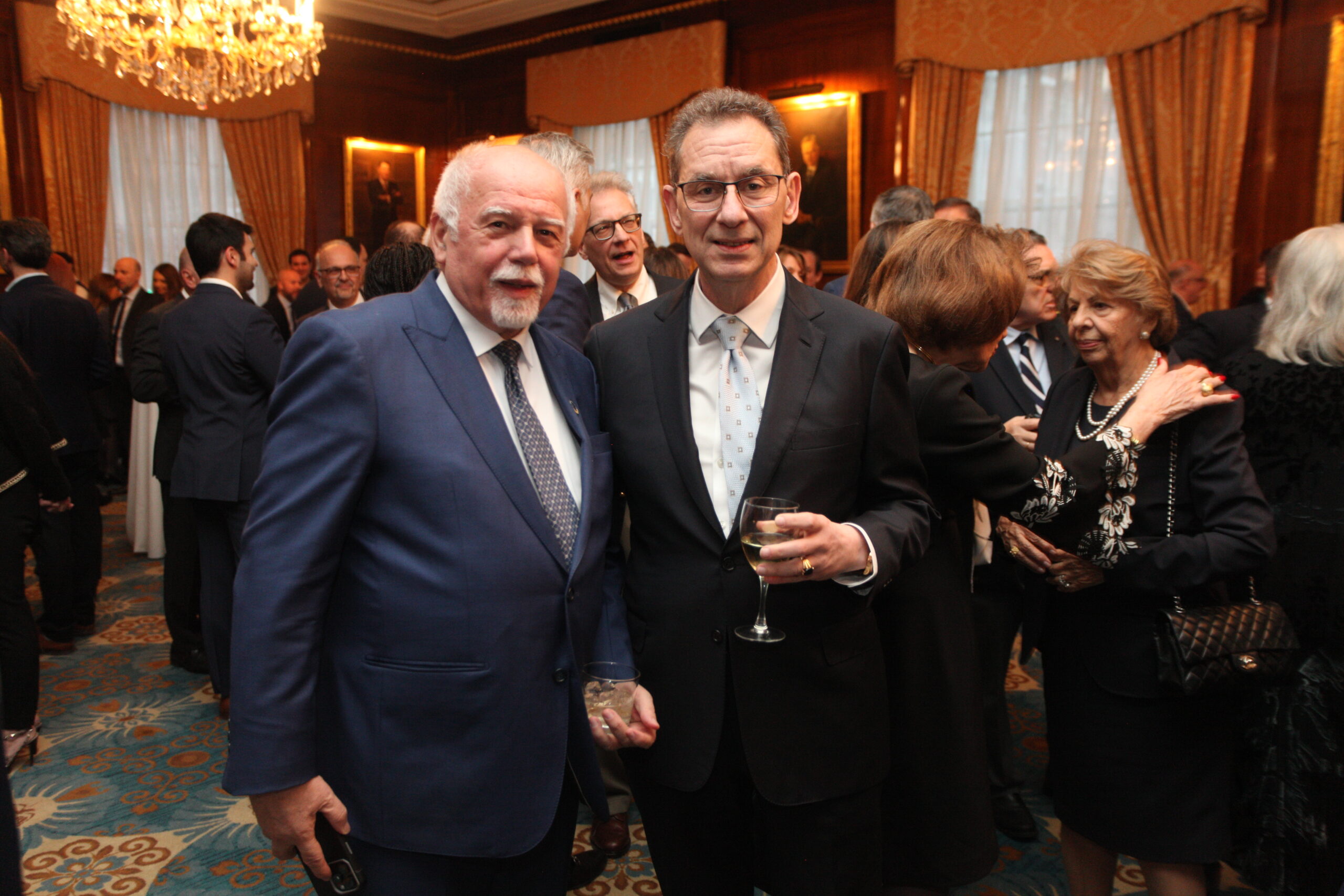 George Tsunis honored with Pheidippides Award for contributions to Greek-American relations and diplomacy.