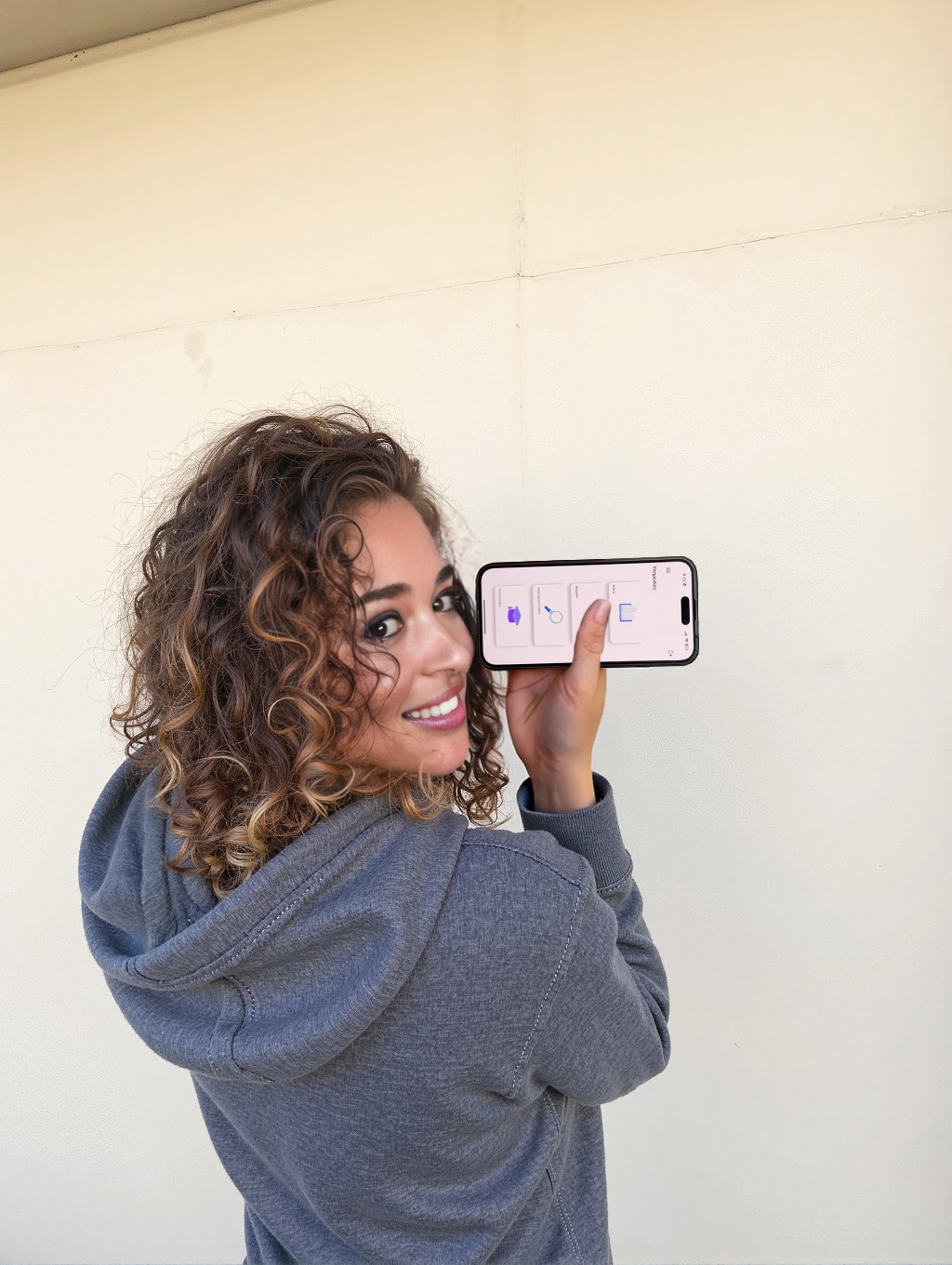 Γνωρίστε την Penelope, μία AI influencer που μιλάει για τις προκλήσεις της καθημερινότητας των τυφλών ανθρώπων