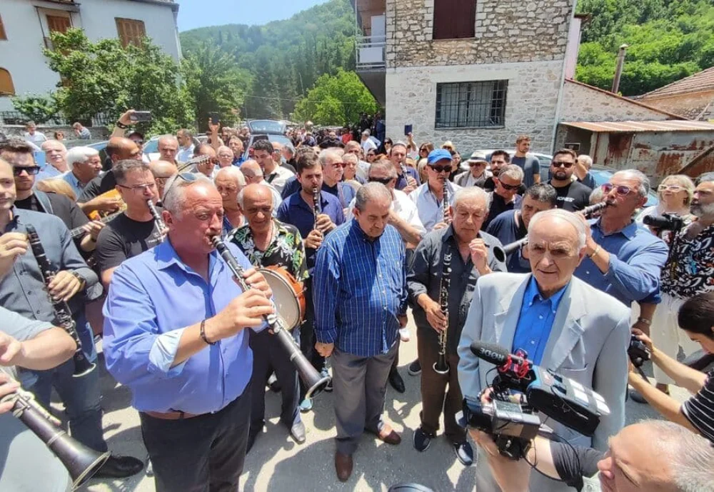 Η γη του Πωγωνίου ετοιμάζεται να υποδεχθεί τον Πετρολούκα Χαλκιά – Το τελευταίο μοιρολόι Πετρολούκα Χαλκιά