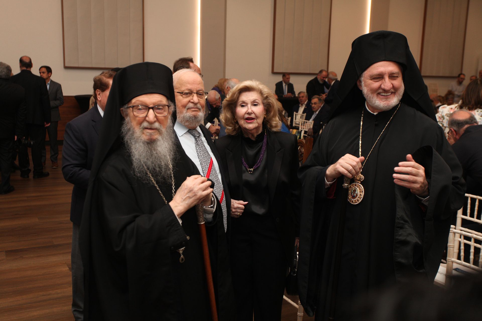 Συγκίνηση στην παρουσίαση του τιμητικού λευκώματος του Δημήτρη Πανάγου για τον Αρχιεπίσκοπο, τέως Αμερικής, Δημήτριο