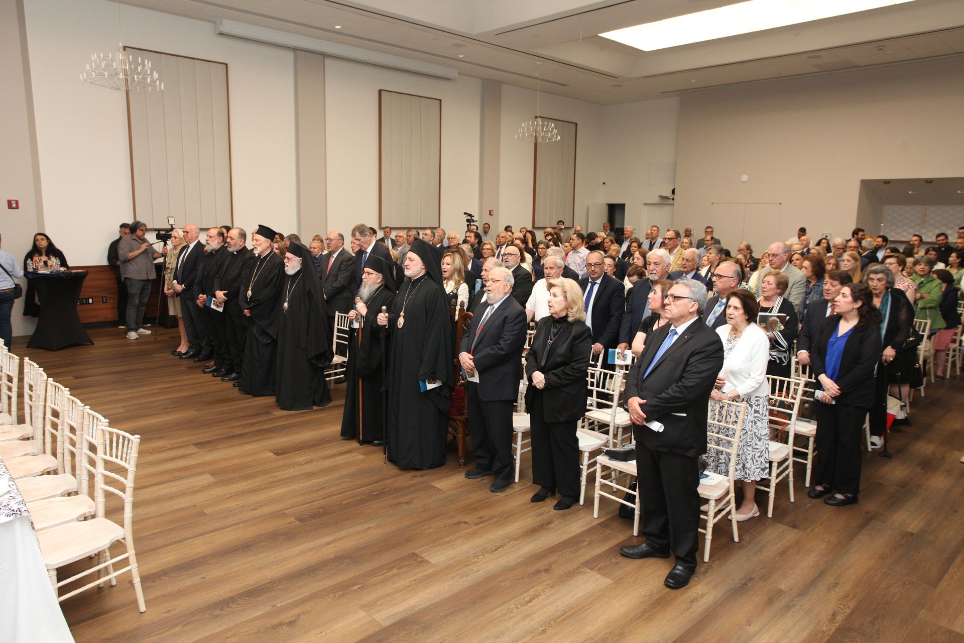 Συγκίνηση στην παρουσίαση του τιμητικού λευκώματος του Δημήτρη Πανάγου για τον Αρχιεπίσκοπο, τέως Αμερικής, Δημήτριο 3