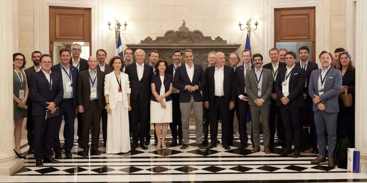 Συνάντηση του Πρωθυπουργού Κυριάκου Μητσοτάκη με αντιπροσωπεία του MEDEF mitsotakis medef megaro maximou