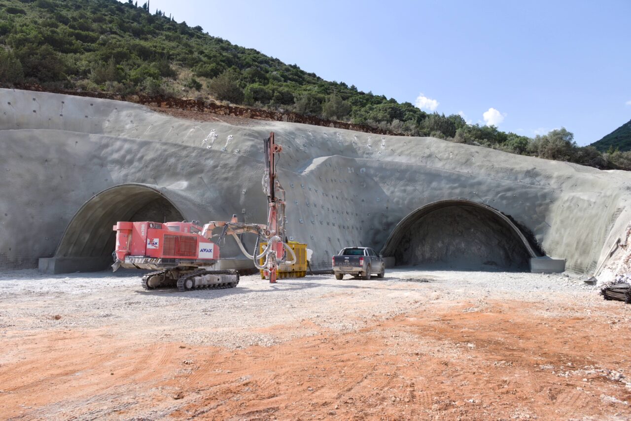 Μπράλος – Άμφισσα: Παίρνει μορφή ο «κρυμμένος» νέος δρόμος των δύο σηράγγων και των έξι γεφυρών