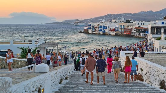 Ελληνικός τουρισμός: Ανοδικές αφίξεις και έσοδα – Πιέσεις στα ξενοδοχεία της Αθήνας Ελληνικός τουρισμός: Ανοδικές αφίξεις και έσοδα