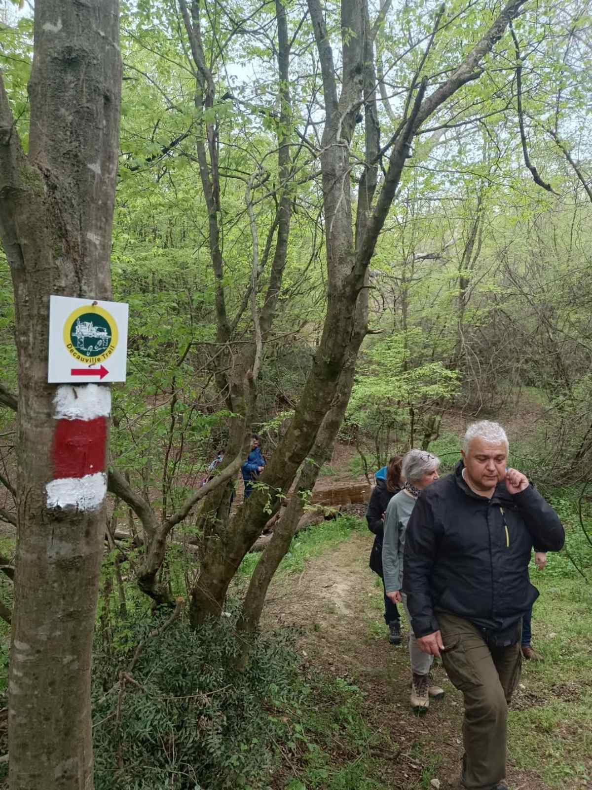 'Ενα μονοπάτι χαραγμένο στις ράγες του τρένου Ντεκοβίλ