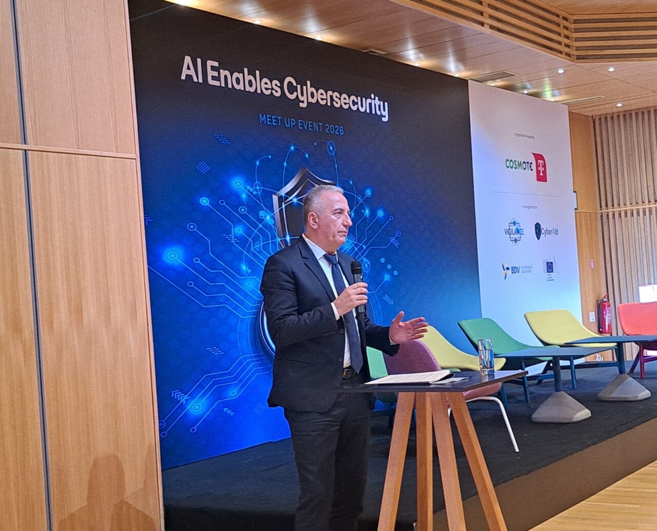 Καλαφάτης: Δεν είμαστε απλοί καταναλωτές της AI