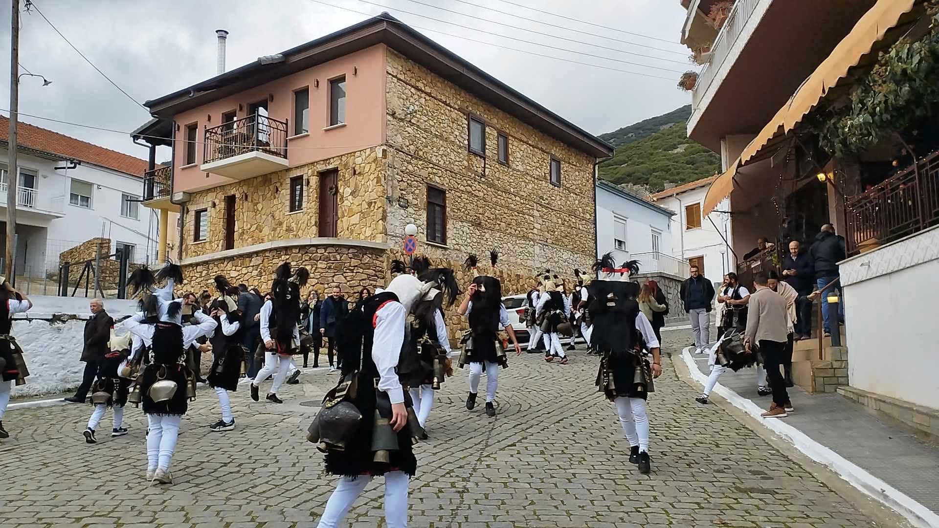Σείεται και δονείται η Ηδωνίδα Γη από τα Διονυσιακά δρώμενα