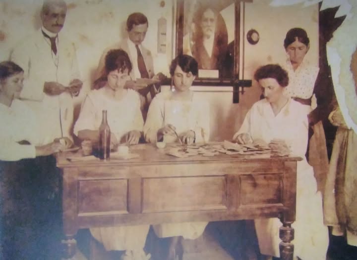 Σπουράς-παραγωγός αυγών μεταξοσκώληκα, φωτ 1896