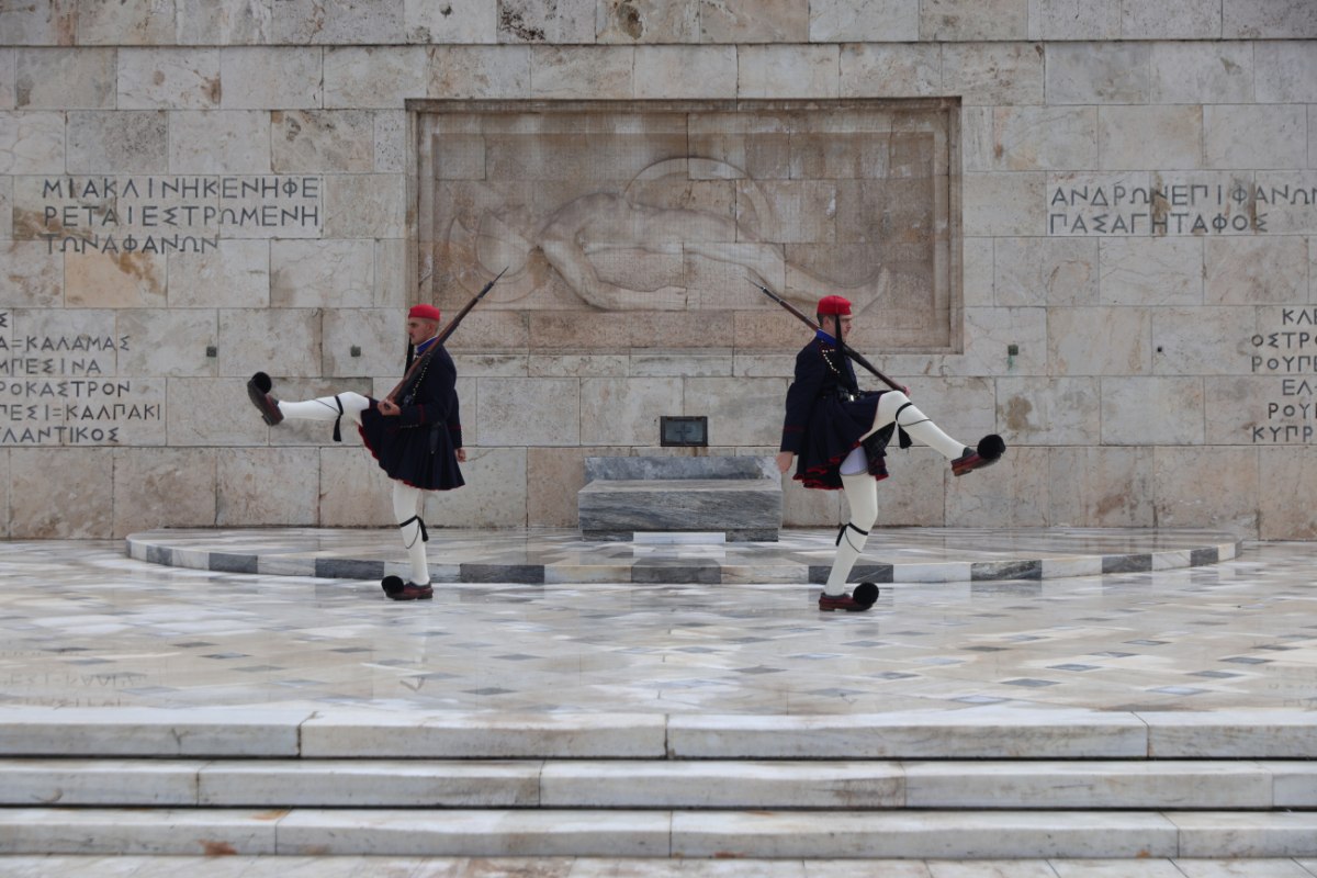 Μικτή Συμβουλευτική Επιτροπή για ανάδειξη και συντήρηση του Μνημείου του Αγνώστου Στρατιώτη με ΚΥΑ του Ν. Δένδια και της Λ. Μενδώνη Συντήρηση του Μνημείου του Αγνώστου Στρατιώτη