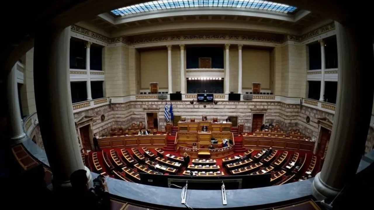 Βουλή-Ν/σ για εκλογική περιφέρεια Απόδημου Ελληνισμού- ψήφο αποδήμων: Ψηφίστηκε επί της αρχής κατά πλειοψηφία από τη ΝΔ- Επιφύλαξη για την Ολομέλεια από τα κόμματα της αντιπολίτευση, πλην του ΚΚΕ που το καταψήφισε Βουλή για εκλογική περιφέρεια Απόδημου Ελληνισμού