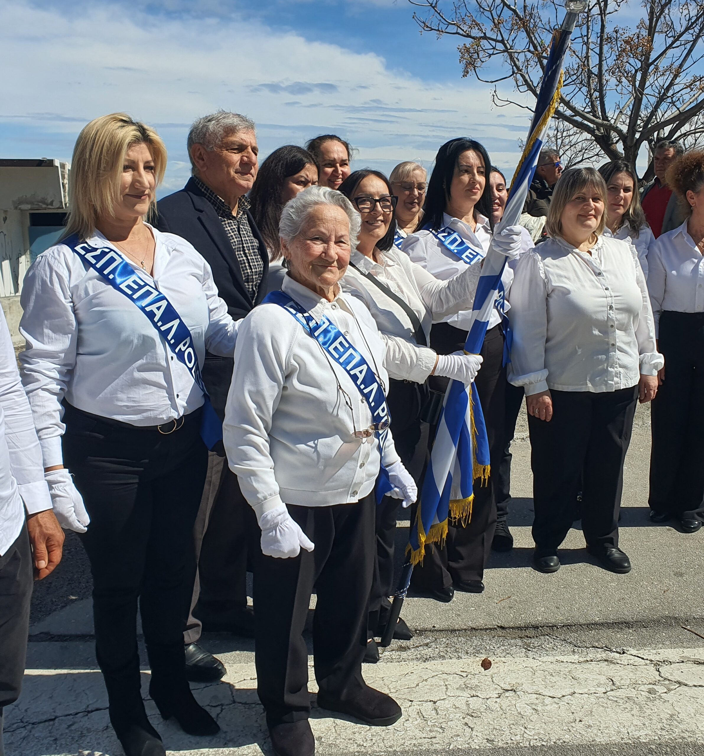 Η κυρία Σοφία ετών 82 παρέλασε περήφανα