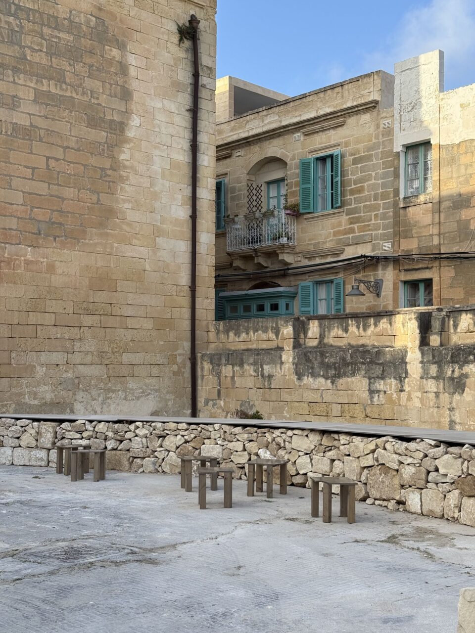Η Syndea στηρίζει την τέχνη της ξερολιθιάς ως τόπο συνάντησης στη Biennale της Μάλτας Η Syndea στηρίζει την τέχνη της ξερολιθιάς ως τόπο συνάντησης