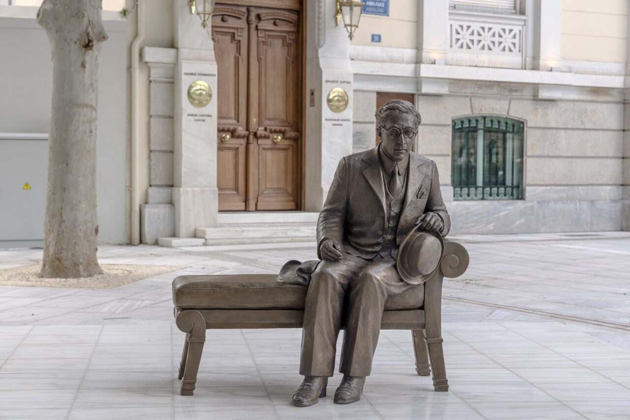 Το Ίδρυμα Ωνάση παρέδωσε το γλυπτό του Καβάφη