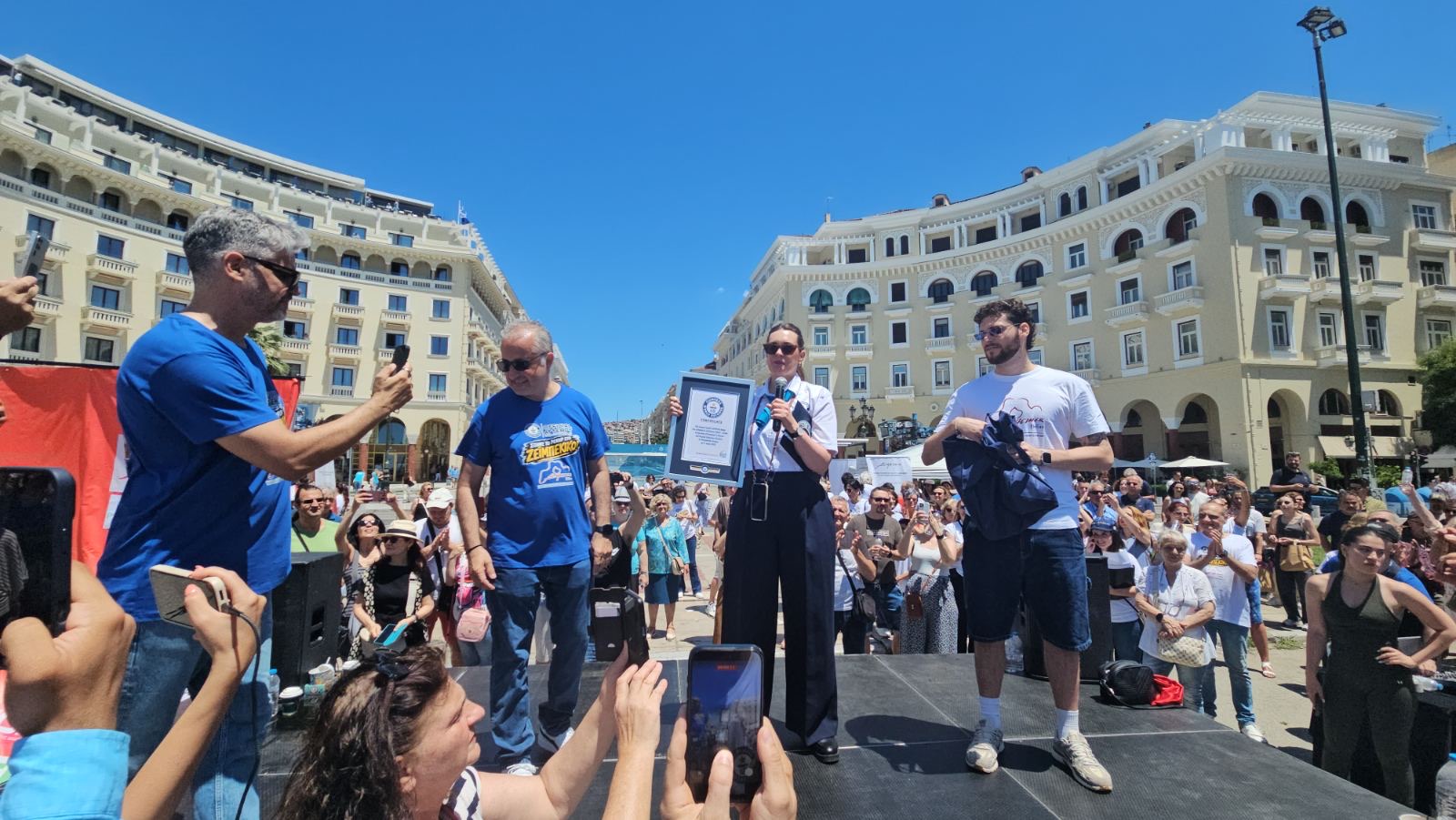 Ρεκόρ Γκίνες για τη μεγαλύτερη ταυτόχρονη χορογραφία ζεϊμπέικου