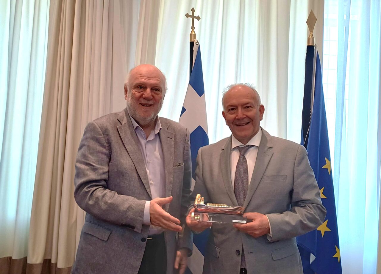 Ξενάγηση του Υφυπουργού Ναυτιλίας και Νησιωτικής Πολιτικής, κ. Στέφανου Γκίκα, στον Λιμένα Θεσσαλονίκης Ξενάγηση του Υφυπουργού Ναυτιλίας στον Λιμένα Θεσσαλονίκης
