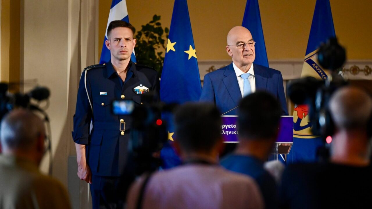 Τα έντεκα εξοπλιστικά προγράμματα που εγκρίθηκαν από το ΚΥΣΕΑ – Από την “Ασπίδα του Αχιλλέα” έως τα μεταπτυχιακά προγράμματα για στελέχη των Ενόπλων Δυνάμεων Τα έντεκα εξοπλιστικά προγράμματα που εγκρίθηκαν από ΚΥΣΕΑ