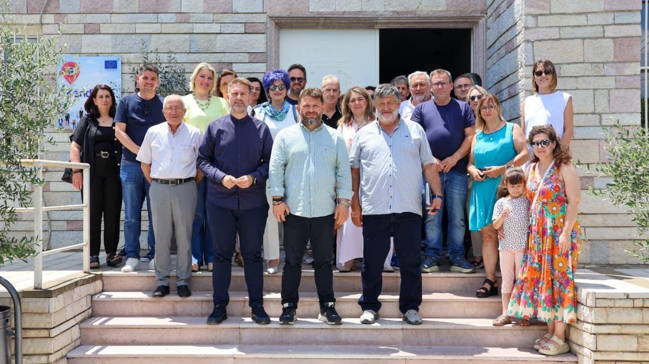 Το «Δίκτυο Πόλεων με Λίμνες» στο ακριτικό Πωγώνι και στη Δερόπολη της Αλβανίας – Διασυνοριακή αυτοδιοικητική συνέργεια για το περιβάλλον και την αειφόρο ανάπτυξη «Δίκτυο Πόλεων με Λίμνες» στο ακριτικό Πωγώνι και στη Δερόπολη