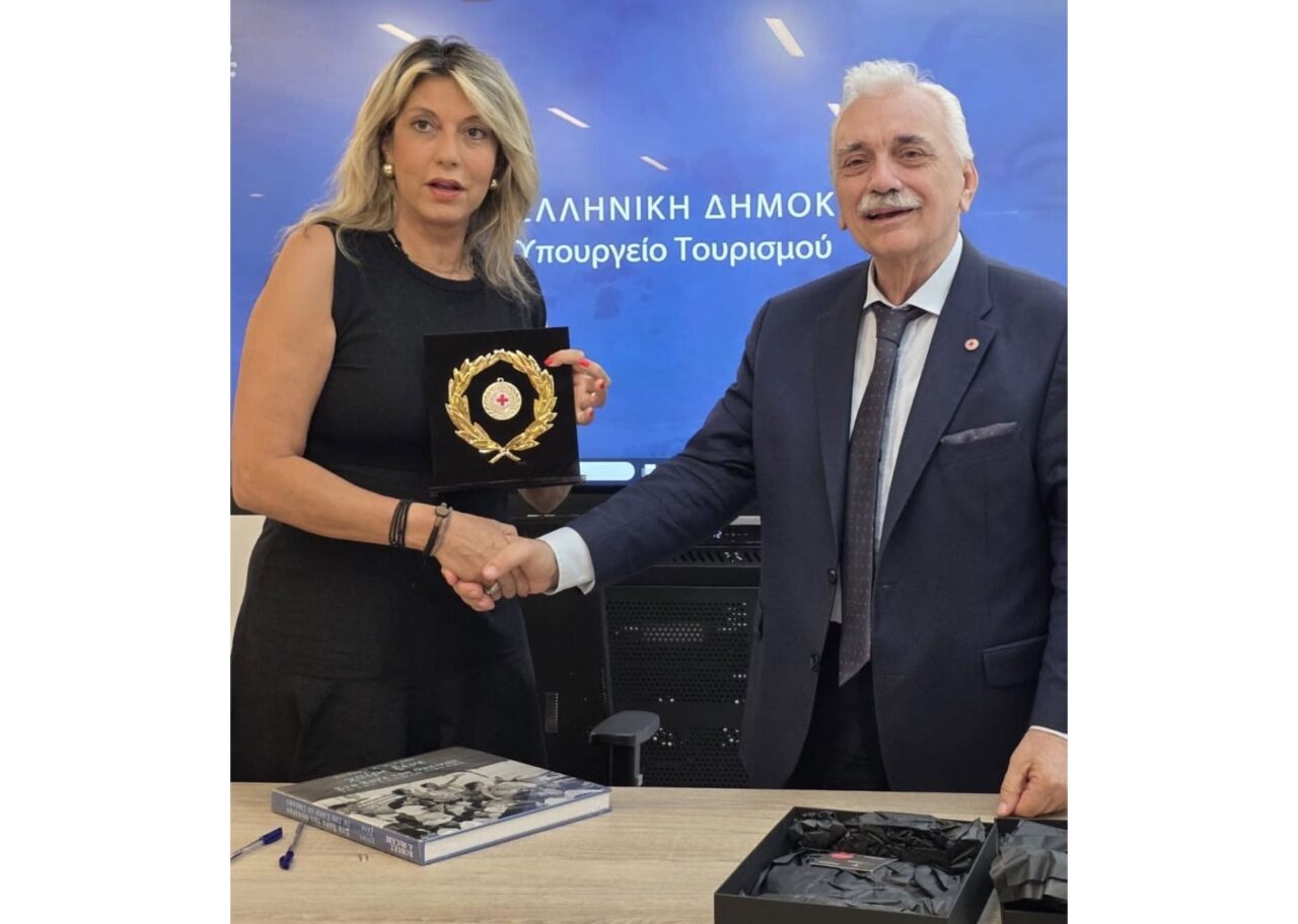 Υπογραφή μνημονίου συνεργασίας μεταξύ υπουργείου Τουρισμού και Ελληνικού Ερυθρού Σταυρού για την ενίσχυση της τουριστικής εκπαίδευσης Υπογραφή συνεργασίας υπουργείου Τουρισμού και Ερυθρού Σταυρού