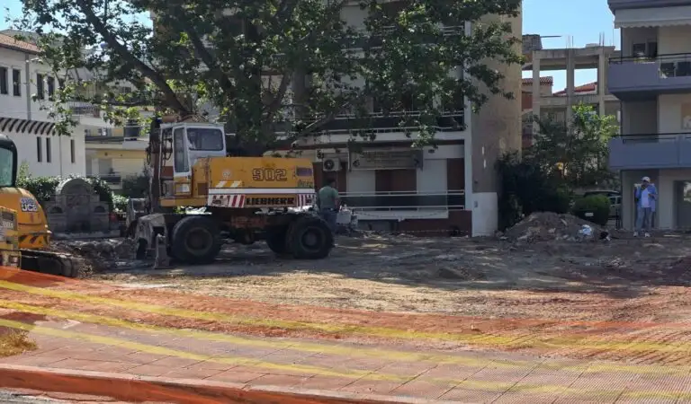 Κοζάνη: Βυζαντινά υπολείμματα αγγείων στην πλατεία Αλώνια Κοζάνη: Βυζαντινά υπολείμματα αγγείων στην πλατεία Αλώνια