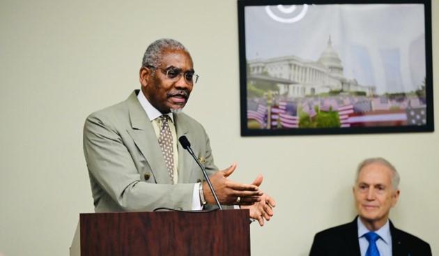 Ranking Member Meeks addresses the group